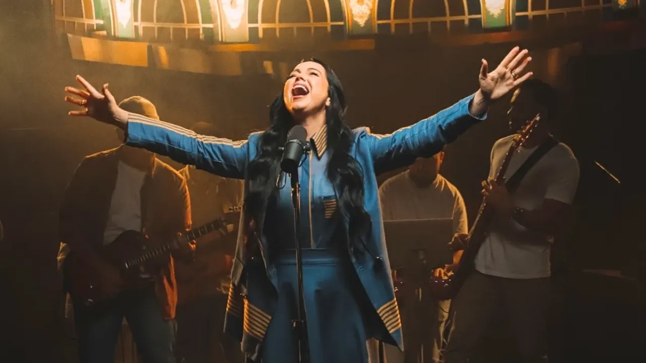 Ariely Bonatti lança “Ora Que Melhora” em primeiro projeto pela Graça Music